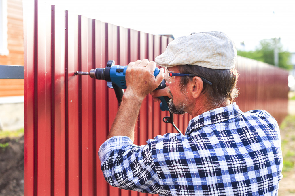 installing fence